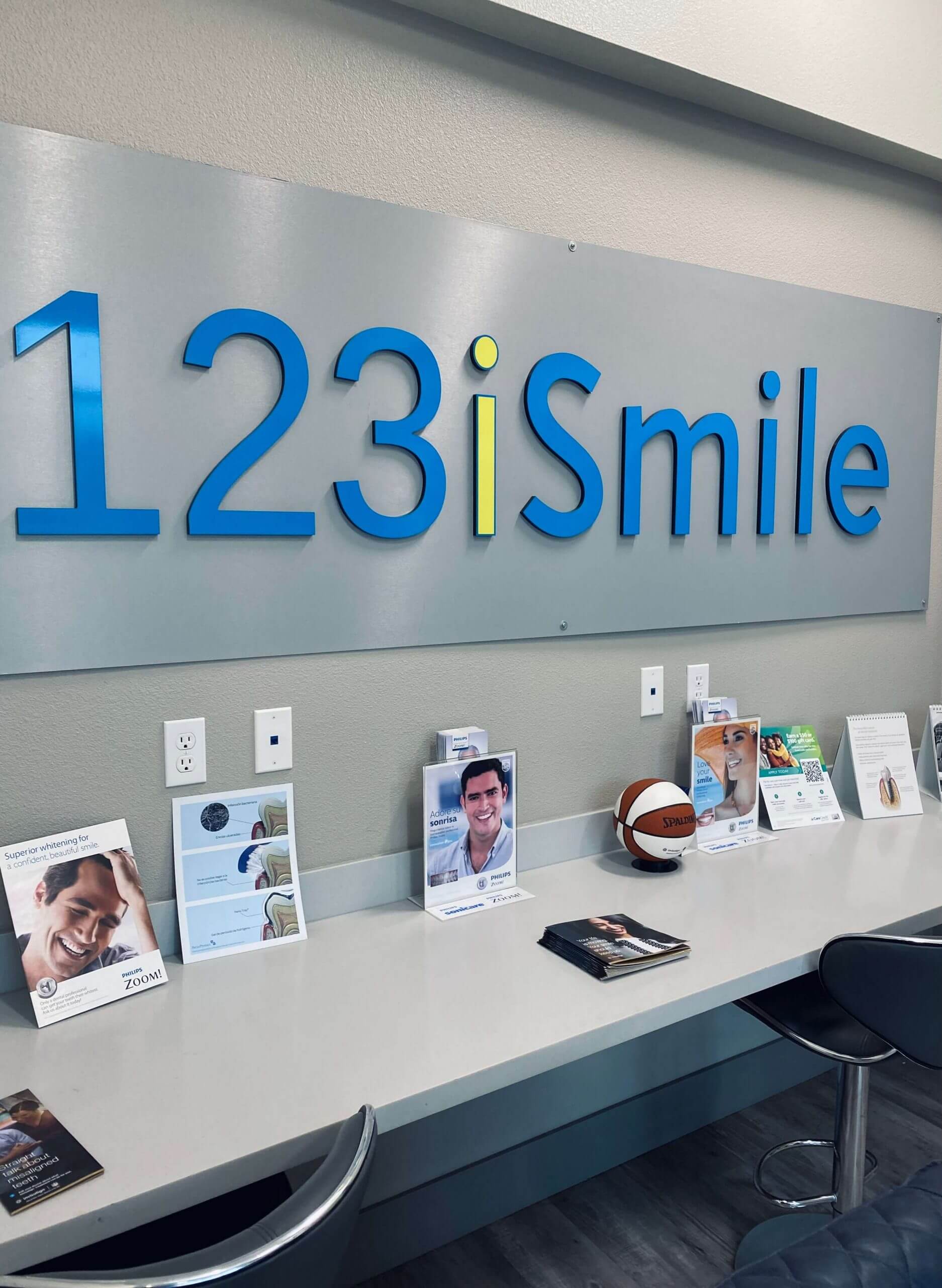 123 iSmile modern dental treatment room